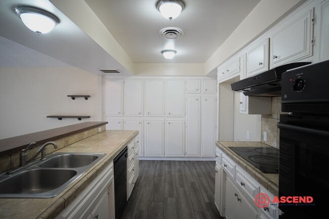 Photo - Phenomenal Home Located In Gated Community!