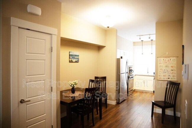 Photo - 110-110 Baxter Ave