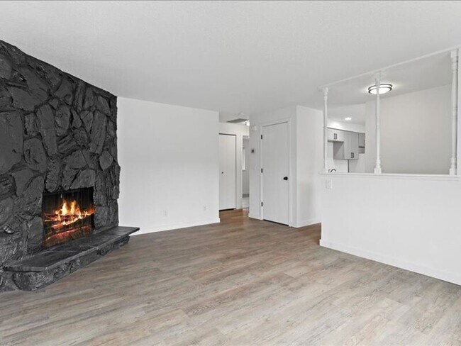 Photo - 724 S Morain St Unit #B