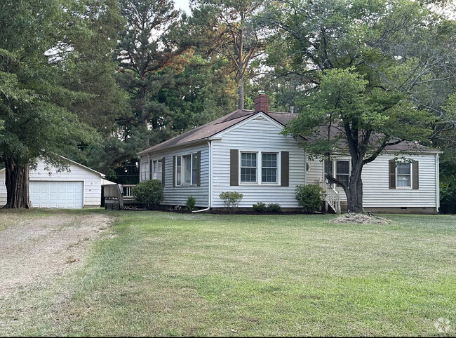 Building Photo - 2412 Circle Dr Rental