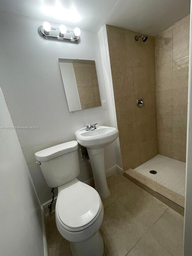 Photo - 633 NW 15th Ave