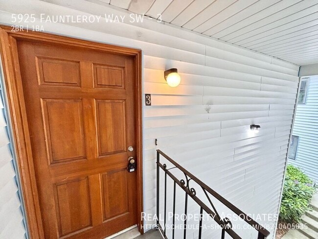 Photo - 5925 Fauntleroy Wy SW Unidad 3