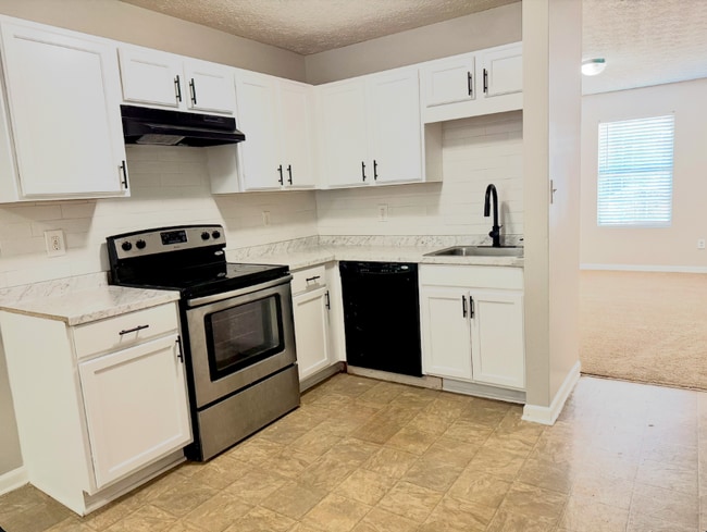 Photo - 598 Elle's Wy