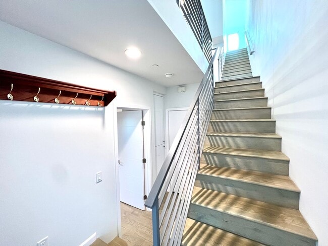Photo - Santa Monica - Luxury Townhome w/ Loft!  (3 Bed / 3.5 Bath)