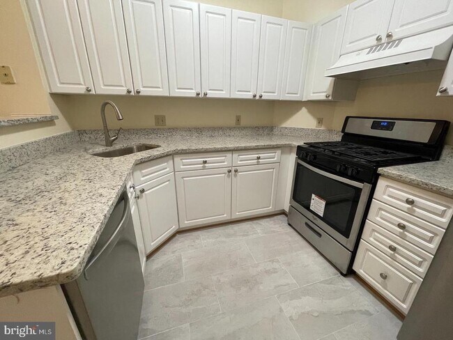 Photo - 2203 Westcourt Ln Unit 202