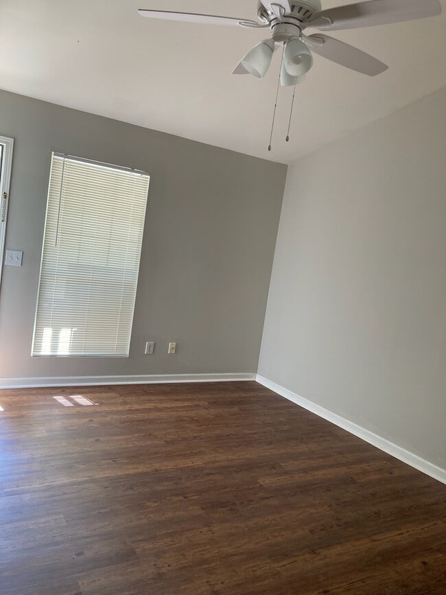 Photo - 240 Jacobs Way