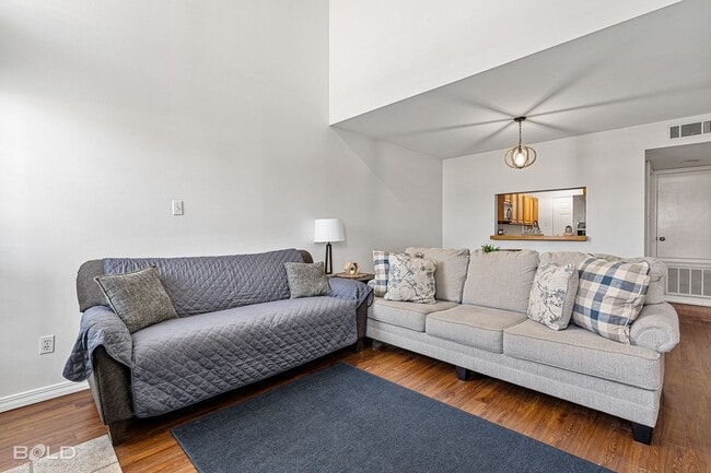 Photo - 8 Meadow Creek Dr