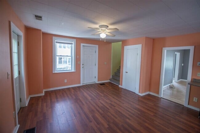 Photo - 4-Bed Farmhouse Minutes from UVM Campus (30 Chase St)