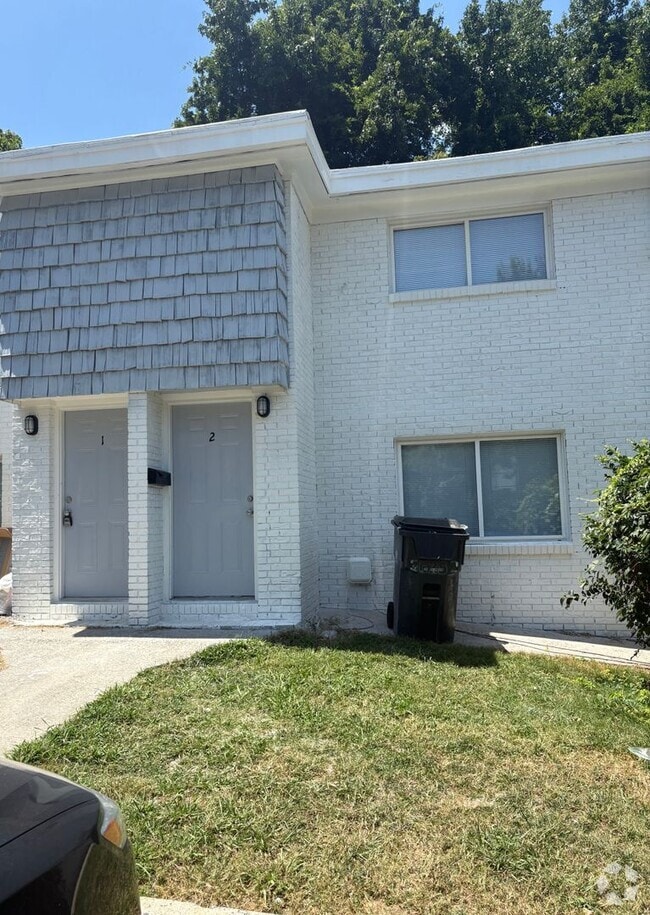 Building Photo - Spacious 2bedroom Townhome