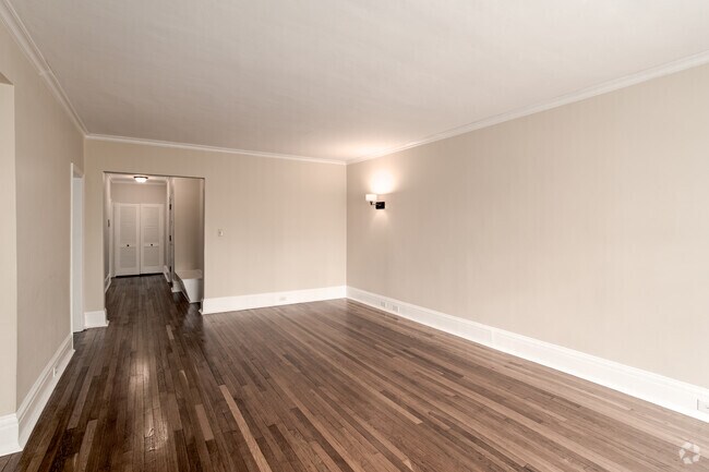 2BR, 2BA - 1,035SF - Living Room