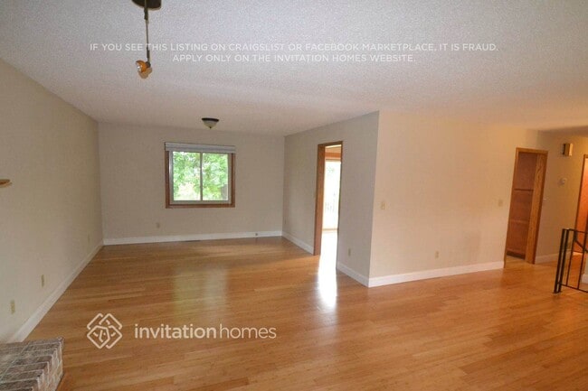 Photo - 7897 Kingsview Ln N