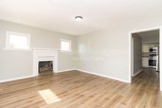 Photo - 103 Farris St NE