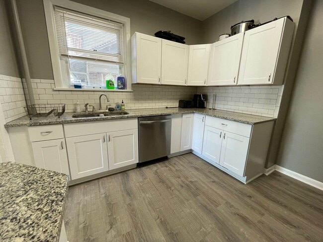 Photo - 9 Bedroom - PRE-LEASING FOR MID-MAY