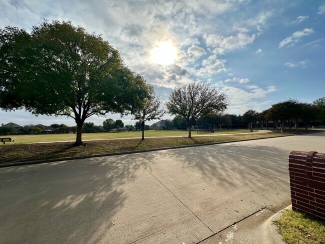 Building Photo - 928 Falcon Dr