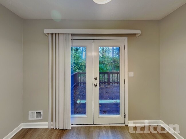 Photo - 1897 Falls Cove