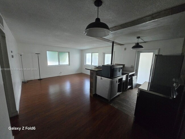 Building Photo - 1715 Wiley St Unit 8