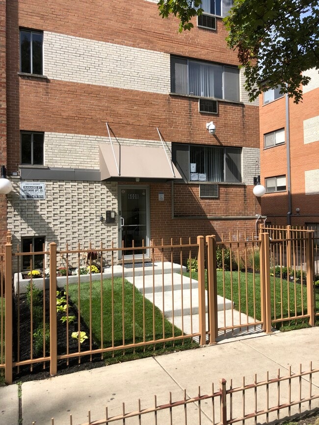 Gated Front Entrance - 6008 N Winthrop Ave Unit G2