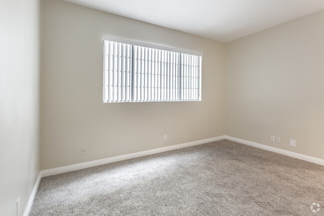 1BR, 1BA – 890 SF - #111