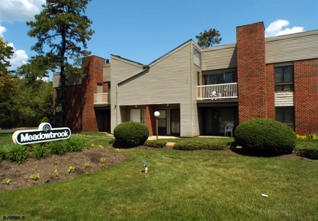Building Photo - 705 Meadowbrook Dr Unit 705 Meadowbrook