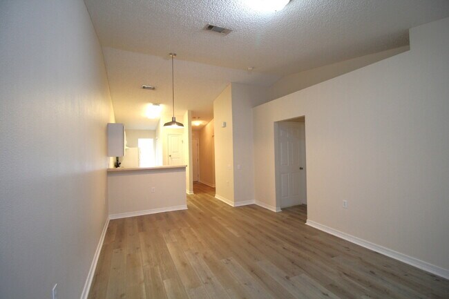 Photo - Lovely 2-Bedroom Home Near UWF & Shopping ...