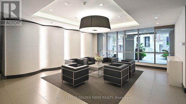 Photo - 377 Madison Ave Unité 224