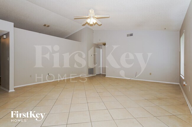 Photo - 1389 Trollman Ave