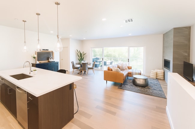 sala de estar/comedor de concepto abierto - 259 Bridge St