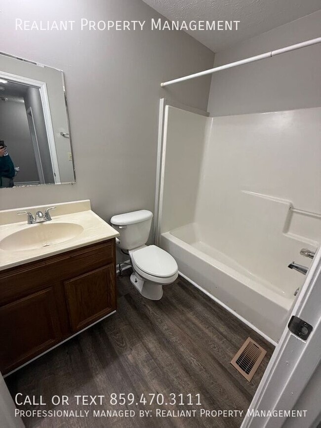 Photo - 221 Tanbark Dr