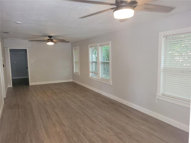 Photo - 733 New York St