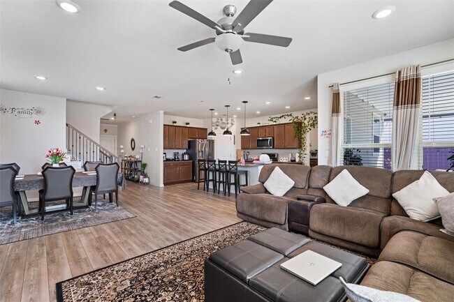 Photo - 113 Yellow Thistle Cv