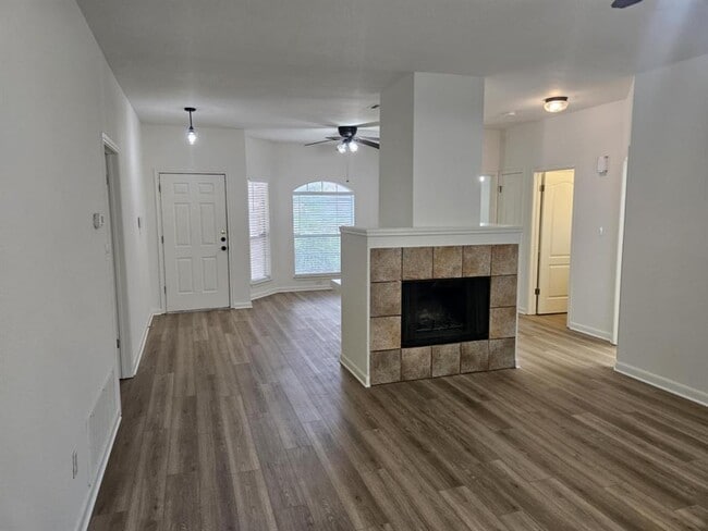 Photo - 2002 Caspian Cove