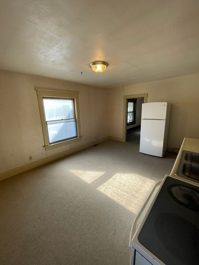 Building Photo - 723-723 1/2 South St Unit 723 1/2