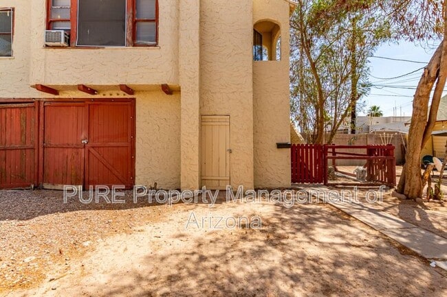 Building Photo - 131-137 W Almeria Rd Rental