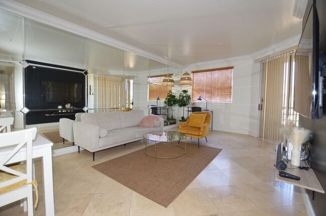 Photo - Newly Remodeled & Furnished Luxury Condo Rental near the Las Vegas Strip! Unidad 127