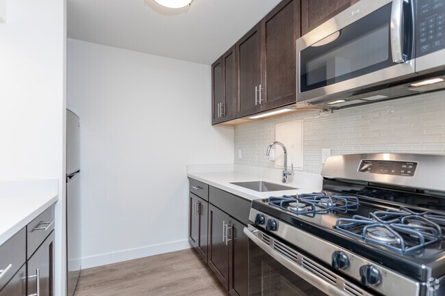 1BR, 1BA - 2-6G