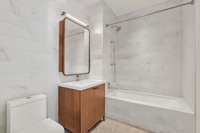 Photo - 180 Front St