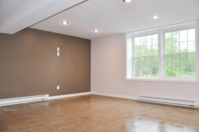 Photo - 152 Main St Unit 11