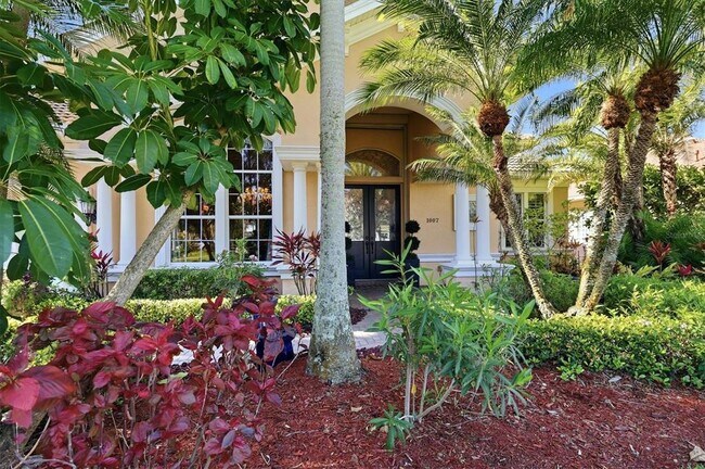 Photo - 1007 3rd St E