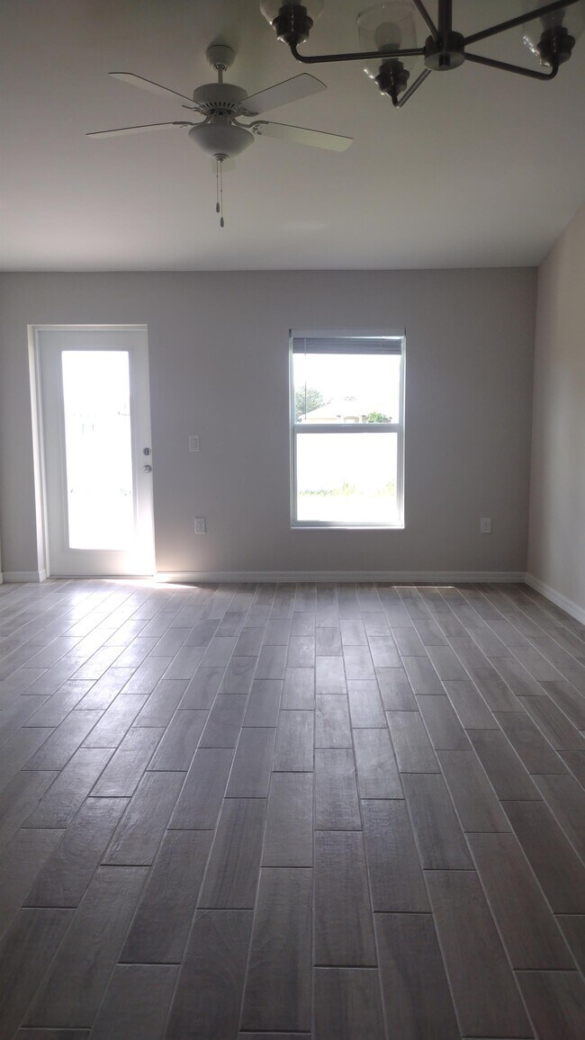 Photo - 1830 Diplomat Pkwy W