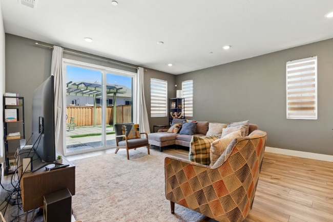 Photo - 5758 Tournament Ct