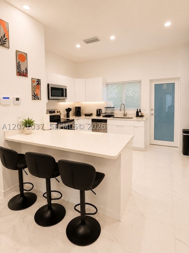 5433 NW 5th Ave