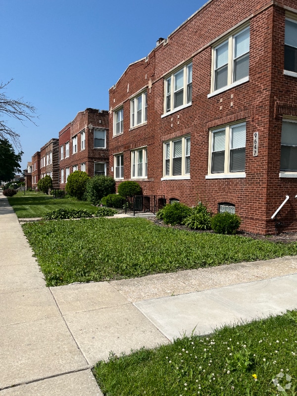 Building Photo - 9647 S Forest Ave Rental