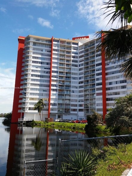 Building Photo - 1301 NE Miami Gardens Dr Unit 602W Rental