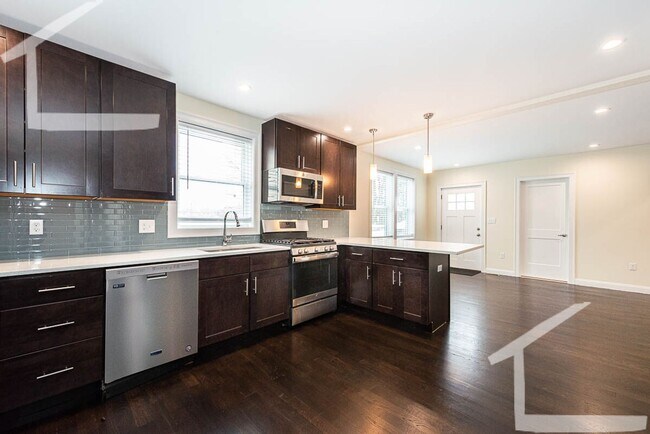 Building Photo - 116 Jerome St