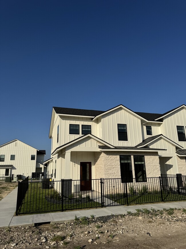 Building Photo - 5811 S 31st St