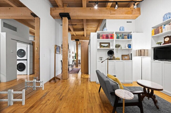 Photo - 10303-10107 107 St NW Unit SI ID1507611P