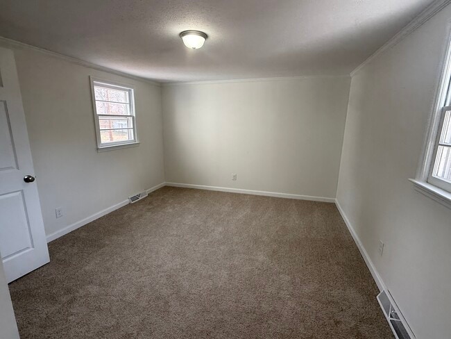 Photo - 671 E Forest St