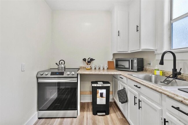 Photo - 1735 Yale St S