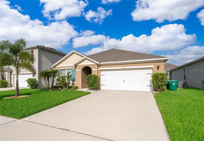 Photo - 531 Emily Gln St