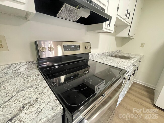 Photo - 810 S Dalton St Apartment